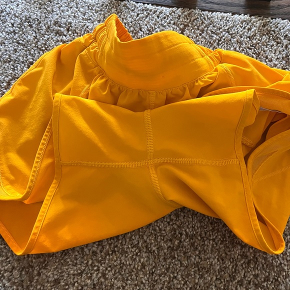 LULULEMON HOTTY HOT 4 INCH SIZE 2 - Picture 4 of 5